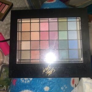 Lord&Taylor Deluxe Pallette and Lip gloss